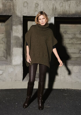 Poncho i smockmønster Alta Moda Alpaca fra Lana Grossa