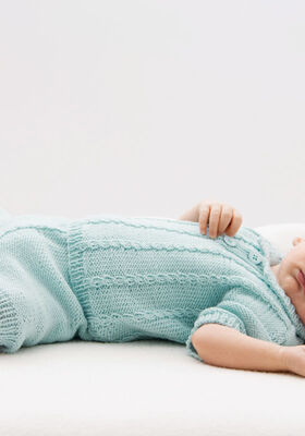 SWEATER, BUKSER OG HUE Cool Wool Baby fra Lana Grossa