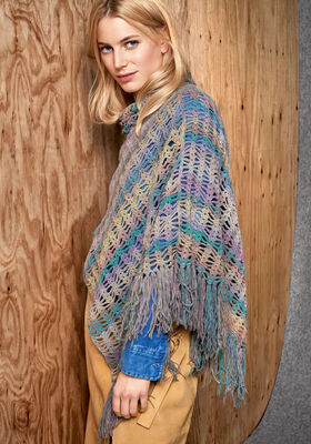 HÆKLET PONCHO MED FRYNSER Cashmere 16 Fine Degradé fra Lana Grossa