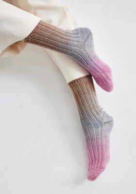 SOKKER Meilenweit 50 g Merino hand-dyed - Strikkeopskrift (SE) fra Lana Grossa