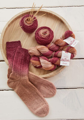 SOKKER Meilenweit Merino hand-dyed - Strikkeopskrift (SE) fra Lana Grossa