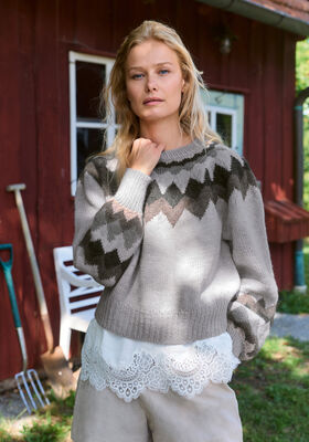 SWEATER MED RUNDT BÆRESTYKKE Landlust Naturwolle fra Lana Grossa