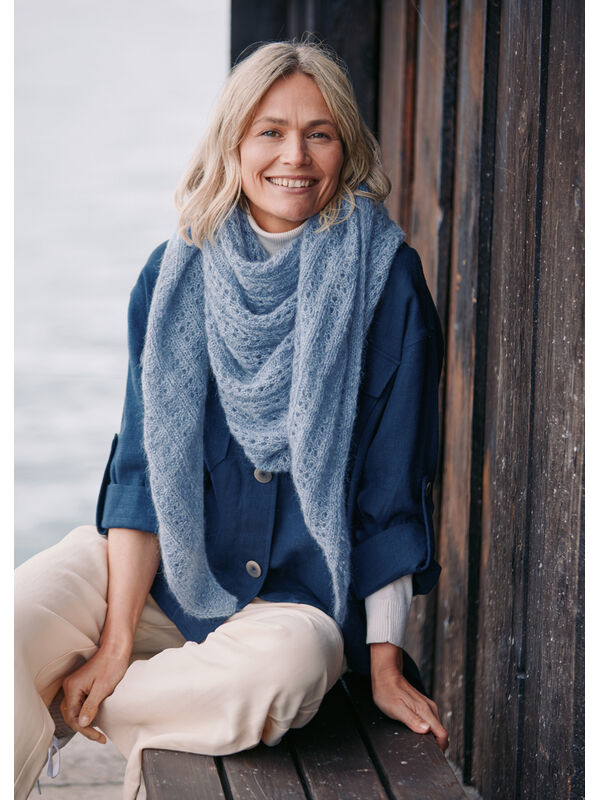Lana Grossa TREKANTTØRKLÆDE Cool Wool Lace & Silkhair - Strikkeopskrift (SE)