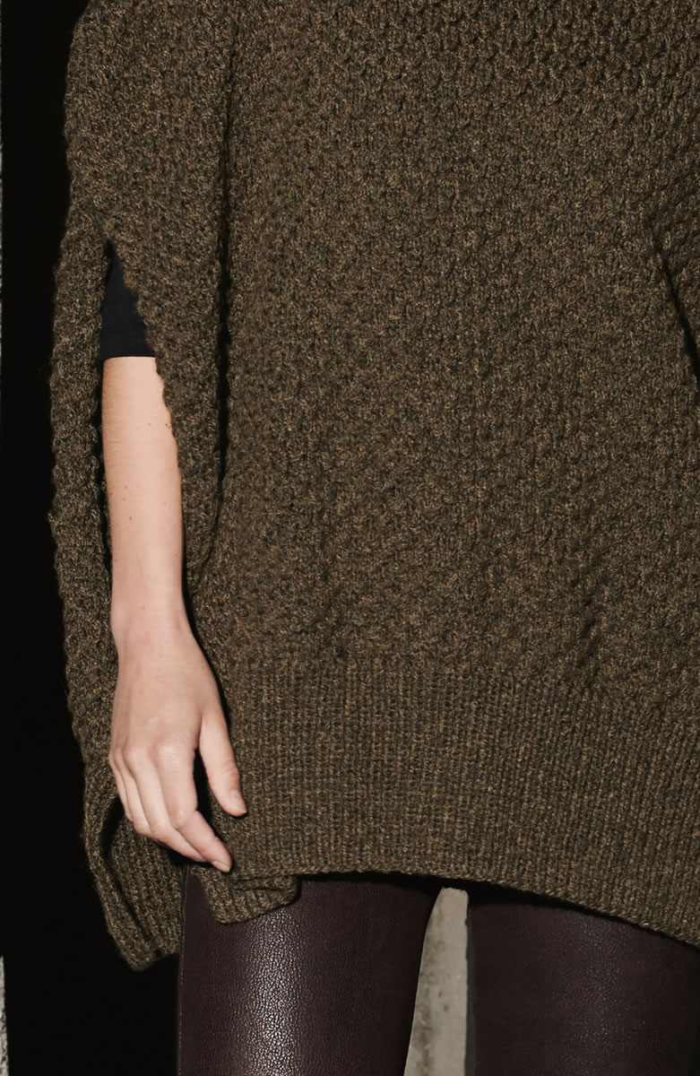 Lana Grossa Poncho i smockmønster Alta Moda Alpaca