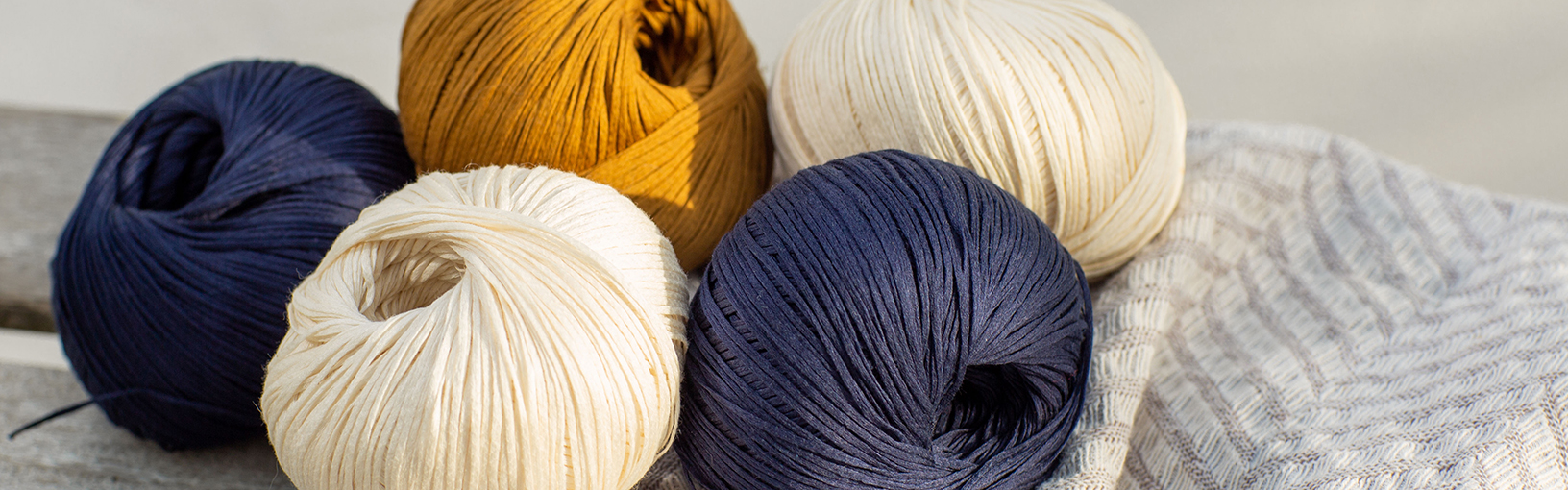 Garn af høj kvalitet til strikning, hækling og filtning LANA GROSSA<br> uld & garn | Sokkegarn | 6-ply (6-trådet)